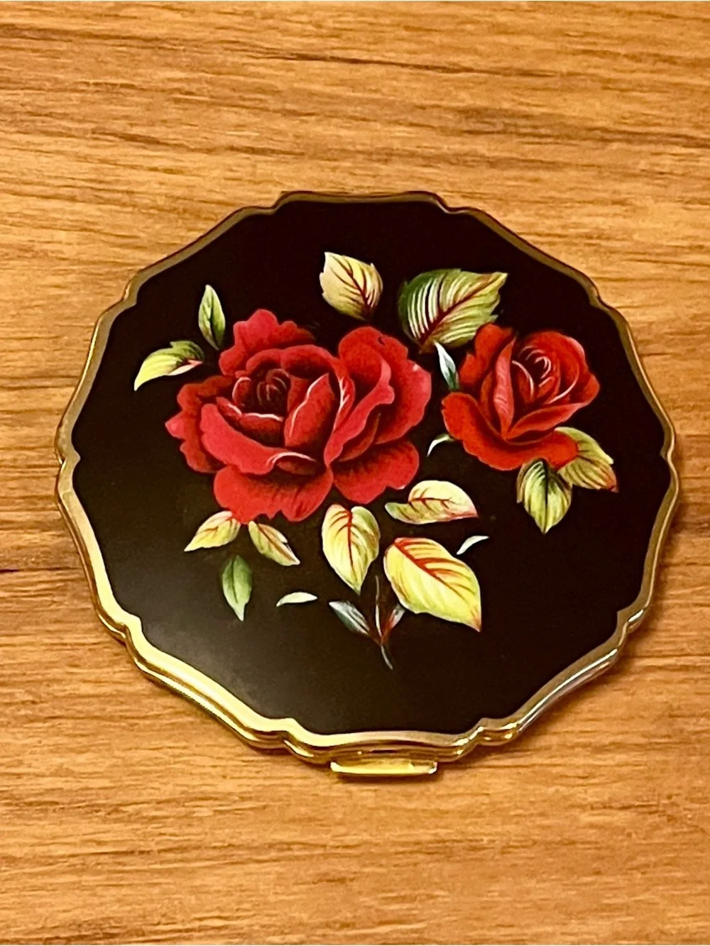 Black Compact Powder Compact - Vintage with Red Rose Design